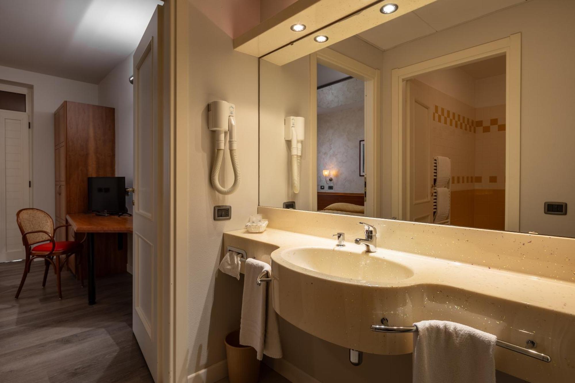 Hotel Motel Sporting Montodine Ngoại thất bức ảnh